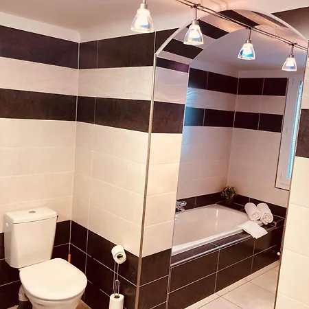Histoire D'o - Les Piscines - D'hotes Bed and Breakfast 4*