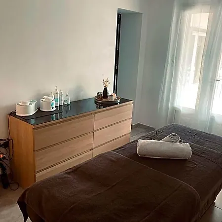 Histoire D'o - Les Piscines - D'hotes Bed & Breakfast 4*
