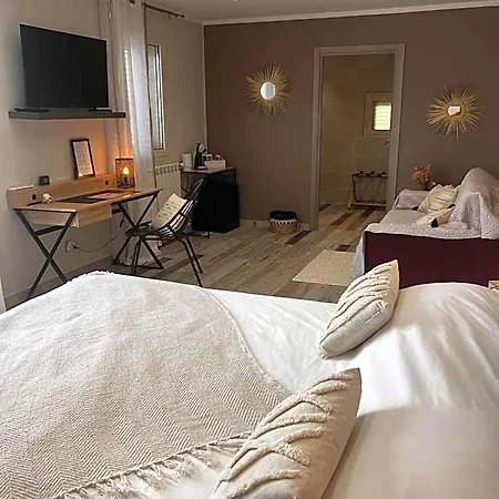Histoire D'o - Les Piscines - D'hotes Bed & Breakfast Bezouce